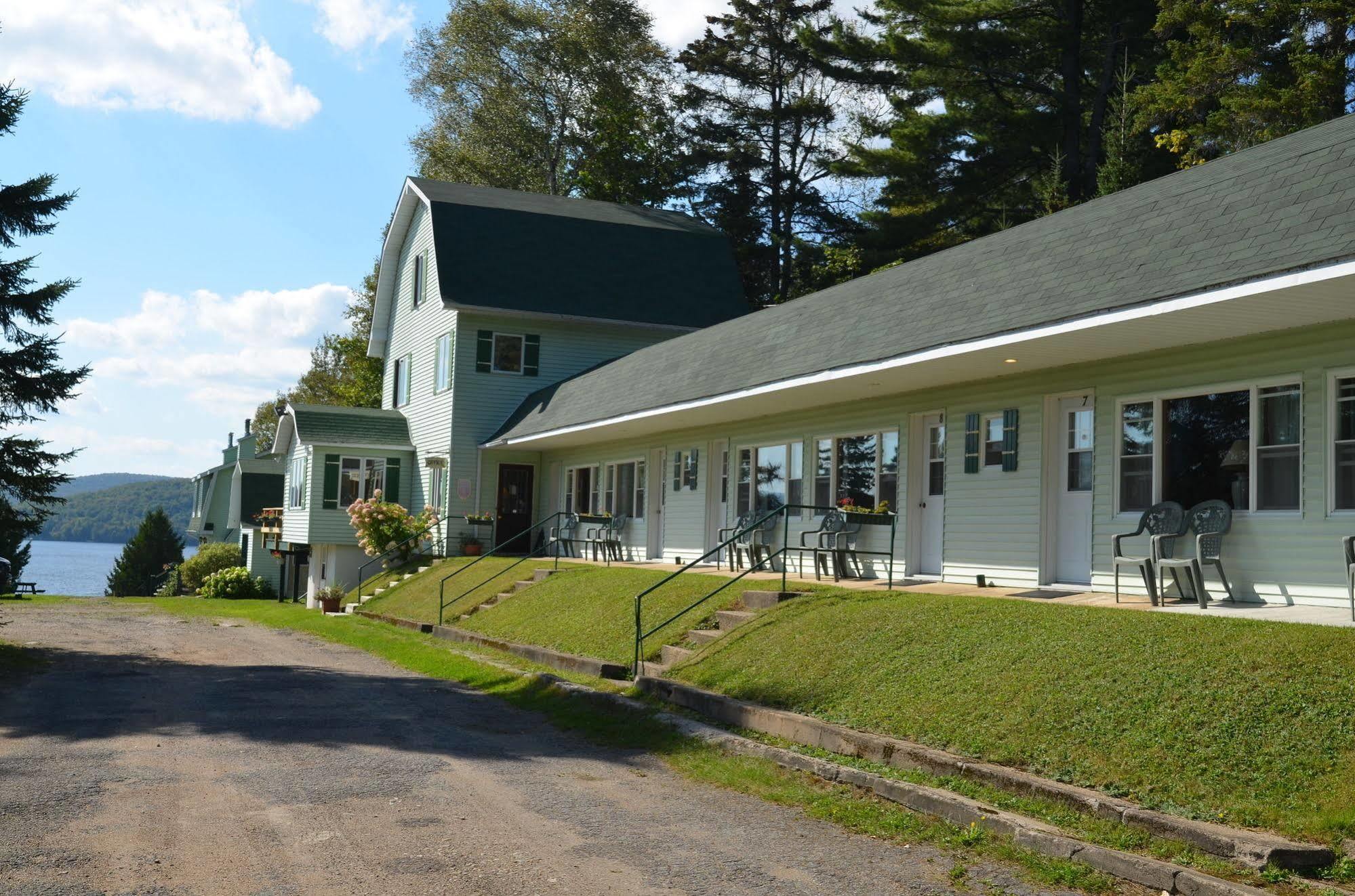 Motel Le Fleuron Saint-Donat-de-Montcalm Exterior photo